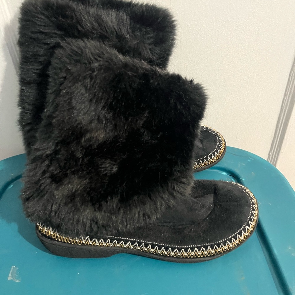 Elegant Black Fur Winter Boots